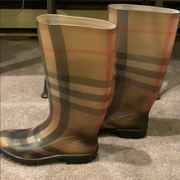 Burberry Rainboots - Picture 4 of 6